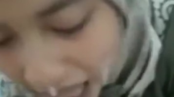 Crot Di Muka Cewek Jilbab Suka Ngemut