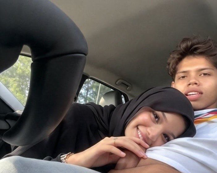 Adek kakak di mobil viral ngewe